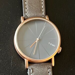 EUC Tomi Mens watch -gray leather band 40mm